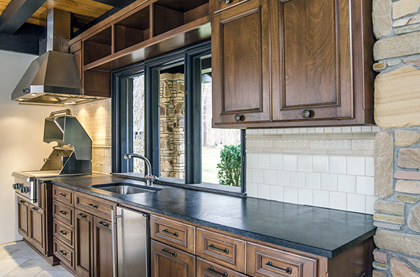 Oglewood Mark's Outdoor Grill and Cabinets