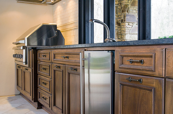 Oglewood Mark's Outdoor Grill and Cabinets